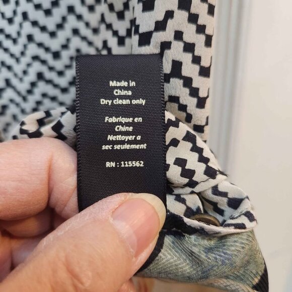 Elizabeth and James Black and White Sleeveless Blouse - Picture 7 of 12